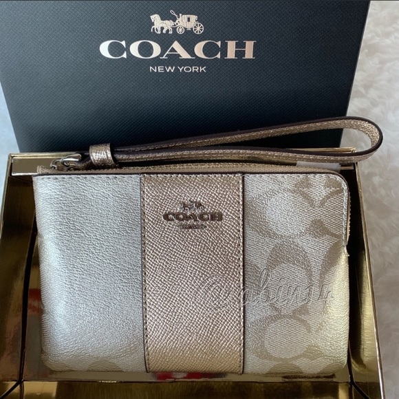 NIB Coach Boxed Signature Corner Zip Wristlet - Picture 3 of 7